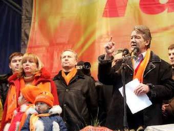             2004 