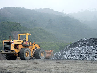  Anglogold.  Reuters