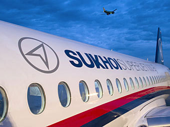 Sukhoi Superjet 100.   ,  